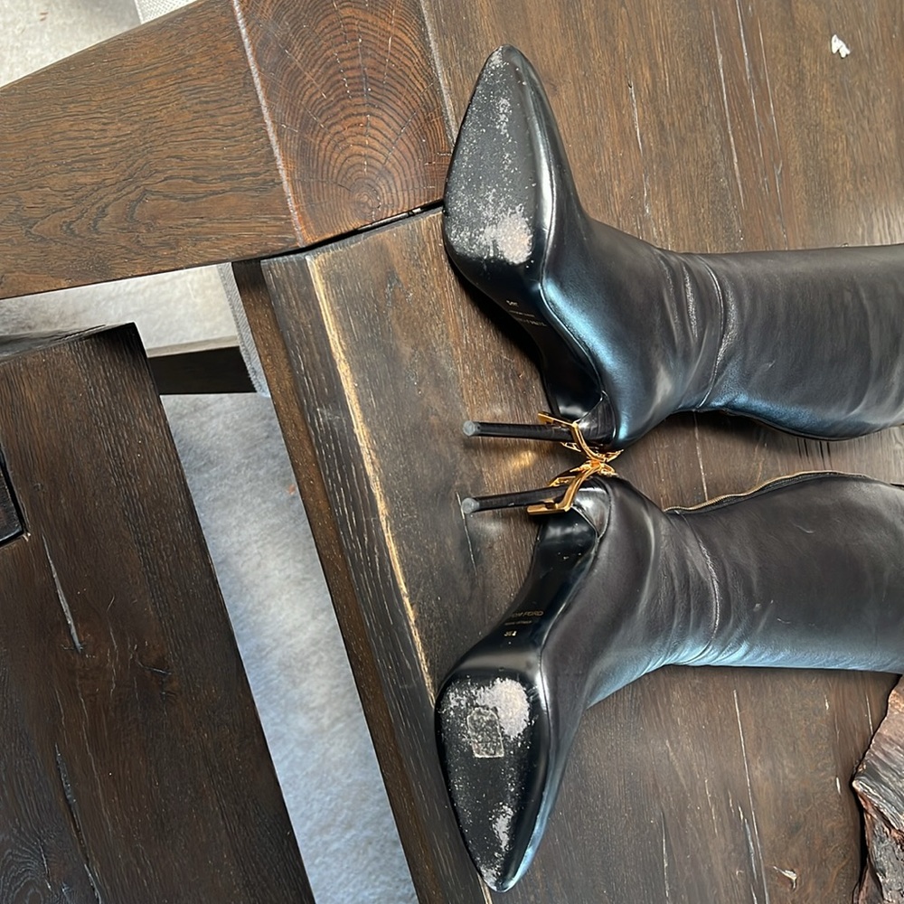 Black tall/high black leather boots gold zipper with a beautiful formal look. - Picture 10 of 11